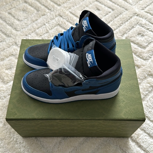 Jordan 1 Retro High OG (GS) ***BRAND NEW*** - Picture 3 of 6